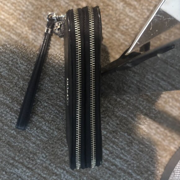 Coach Black Leather wristlet double zip around wallet room for key/small phone - Picture 7 of 7